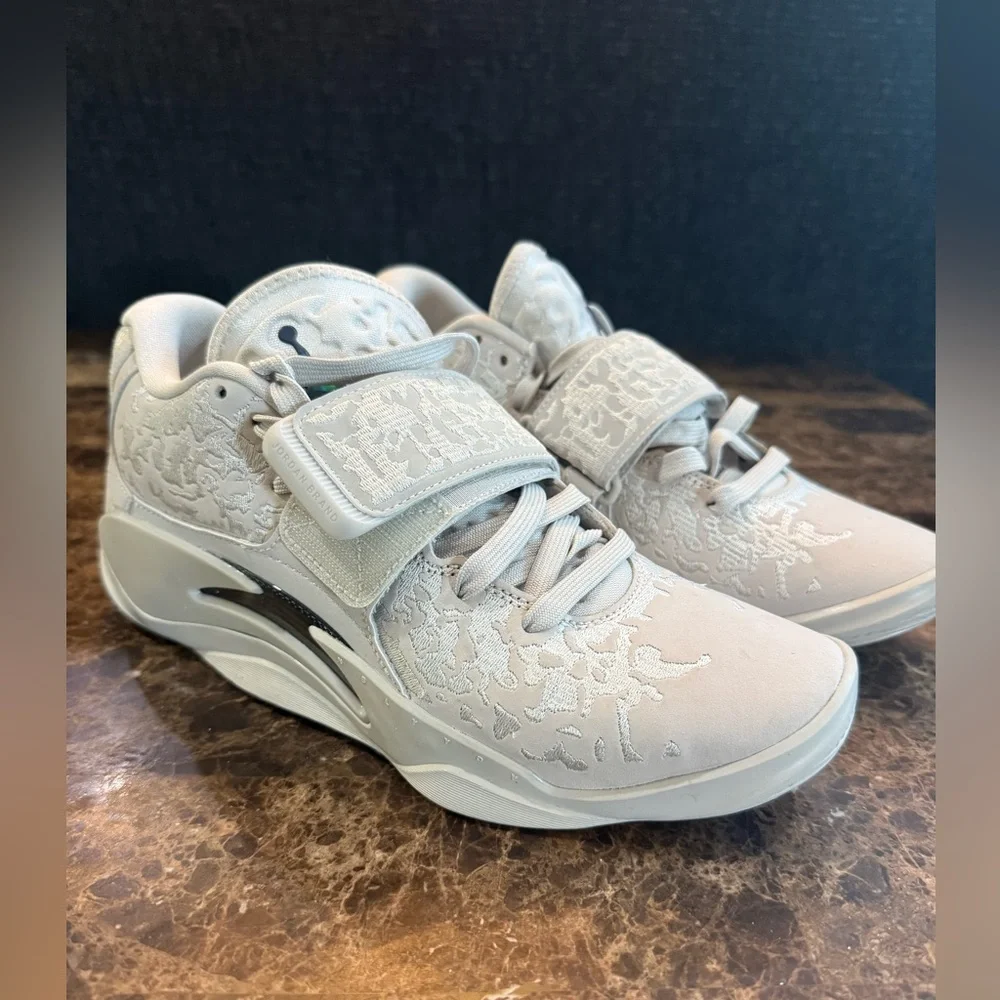 Nike. Air Jordan Zion 3 M.U.D. SE 'Light Bone'. Size 6.5.